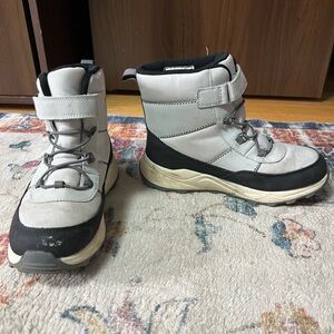 Cat & Jack Kids' Gray and Black Boots